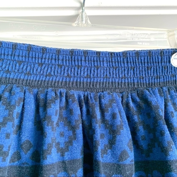 Forever 21 Mini Blue & Navy Geometric Skater Flowy Skirt Size Large - Picture 5 of 6
